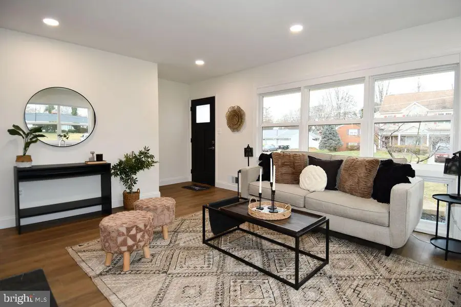 7407 Kelvin Pl, Springfield, VA 22151 - Image #3