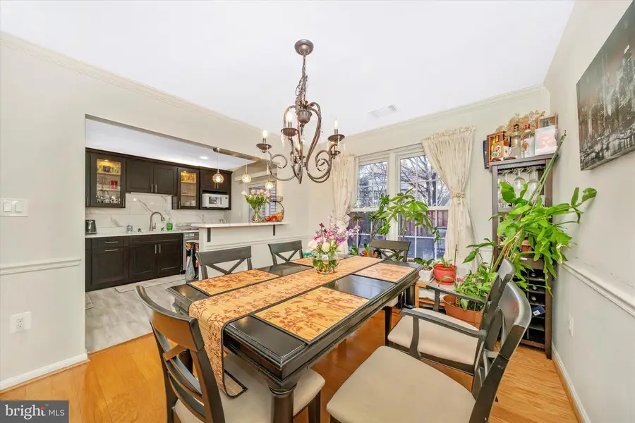 5405 Middlebourne Ln, Centreville, VA 20120 - Image #2
