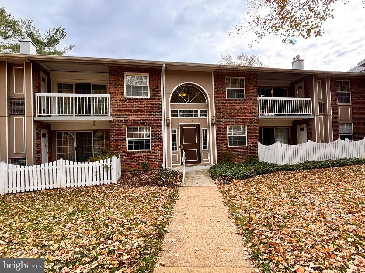 1914 Wilson Ln #202, McLean, VA 22102 - Image #1