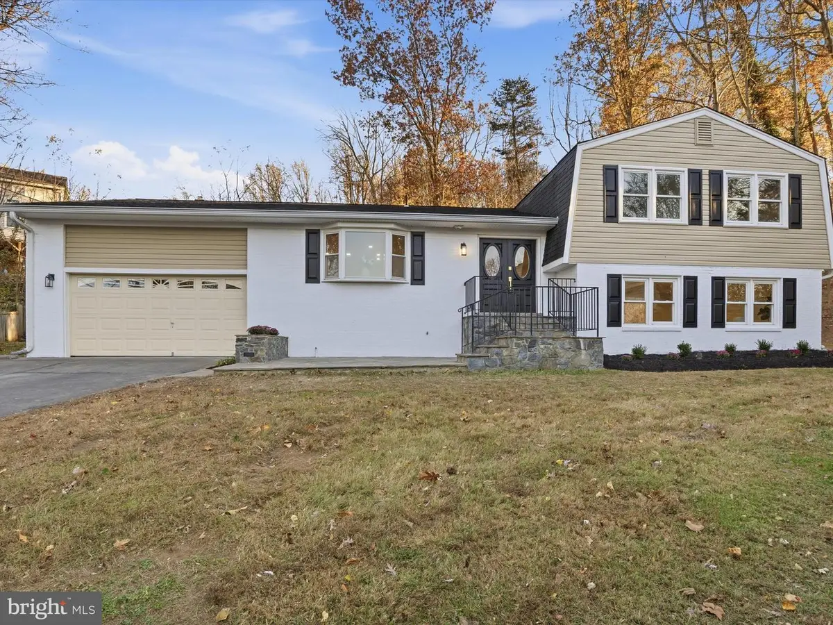 2133 Freda Dr, Vienna, VA 22181 - Image #1
