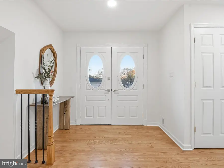 2133 Freda Dr, Vienna, VA 22181 - Image #2