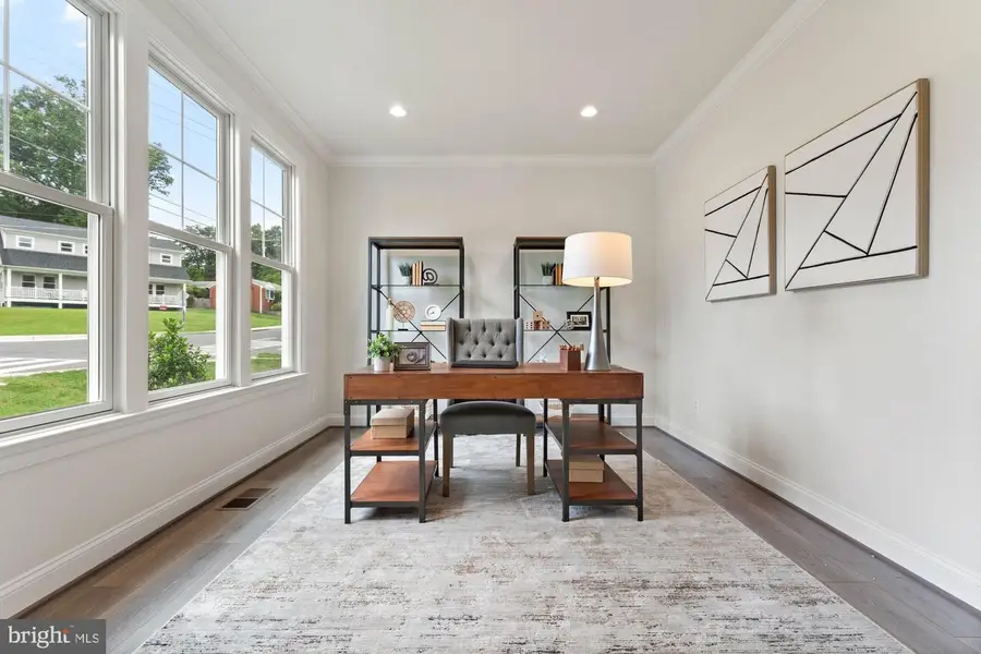 420 Holmes Dr Nw, Vienna, VA 22180 - Image #3