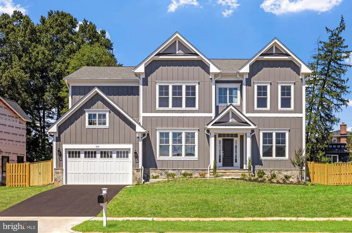 8902 Higdon Dr, Vienna, VA 22182 - Image #1