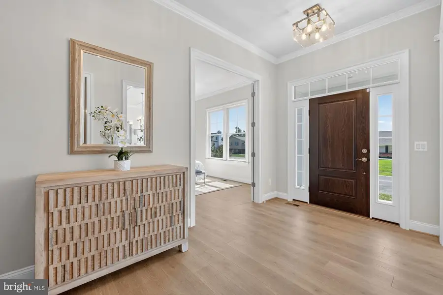 8902 Higdon Dr, Vienna, VA 22182 - Image #3