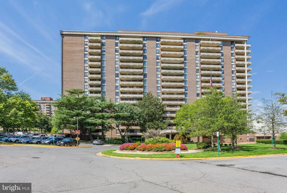 1800 Old Meadow Rd #302, McLean, VA 22102 - Image #1
