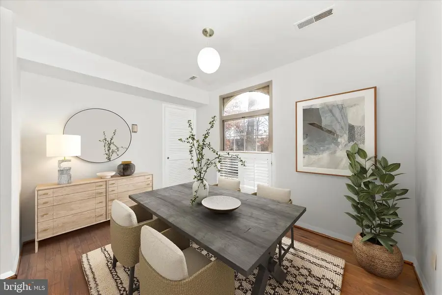 3316 Woodburn Village Dr #12, Annandale, VA 22003 - Image #2