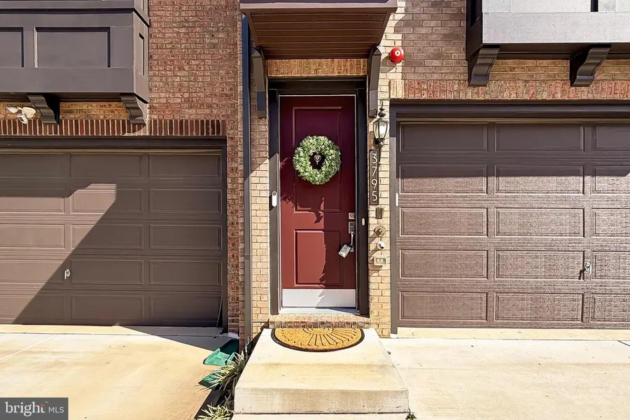 3795 Rainier Dr, Fair Oaks, VA 22033 - Image #3