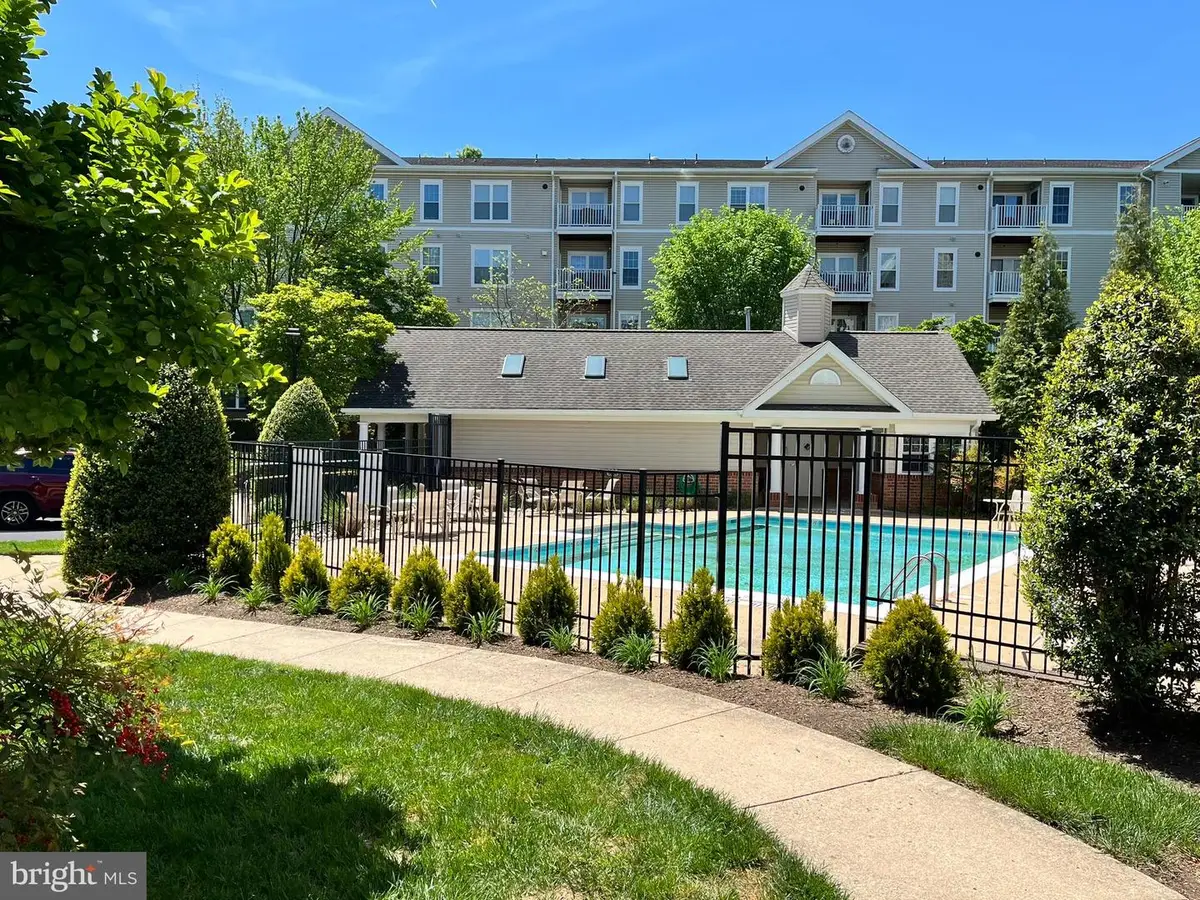 6990 Falls Reach Dr #313, Falls Church, VA 22043 - Image #1