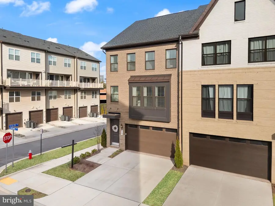 4901 Longmire Way, Chantilly, VA 20151 - Image #2