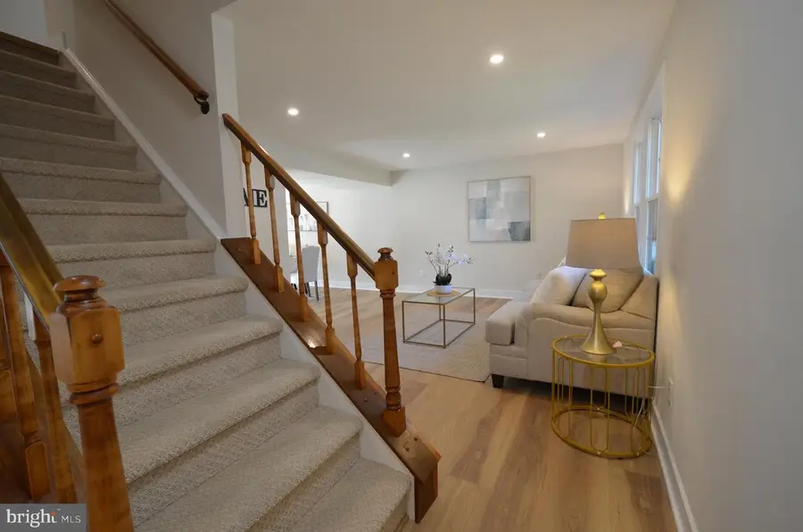 8375 Magic Leaf Rd, Springfield, VA 22153 - Image #2