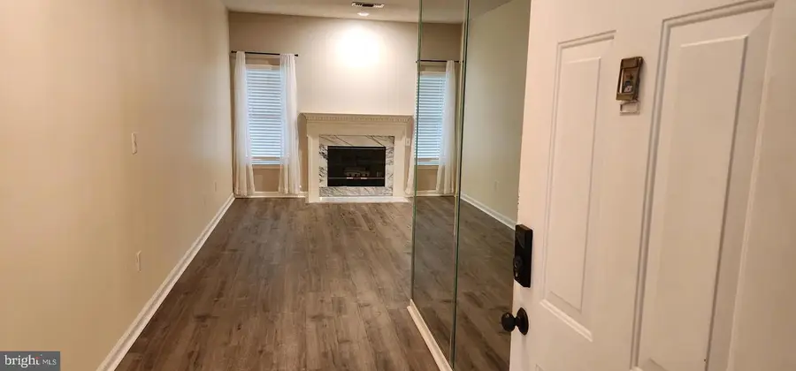 14303 Grape Holly Grv #15, Centreville, VA 20121 - Image #3