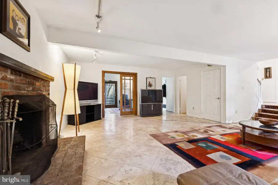 3406 Lyrac St, Oakton, VA 22124 - Image #3