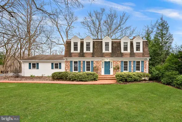 10207 Oxfordshire Rd, GREAT FALLS, VA 22066