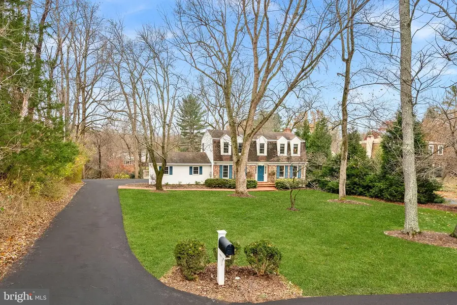 10207 Oxfordshire Rd, Great Falls, VA 22066 - Image #2