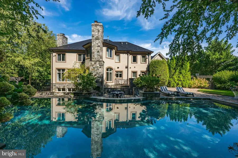 8305 Fox Haven Dr, McLean, VA 22102 - Image #2