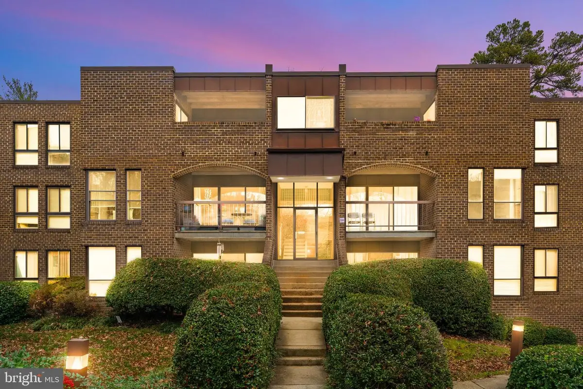 11200 Chestnut Grove Sq #203, Reston, VA 20190 - Image #1