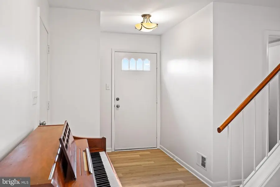 12807 Scranton Ct, Herndon, VA 20170 - Image #3