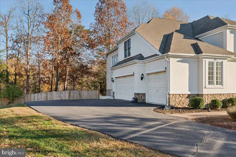 301 Marjorie Ln, Herndon, VA 20170 - Image #3