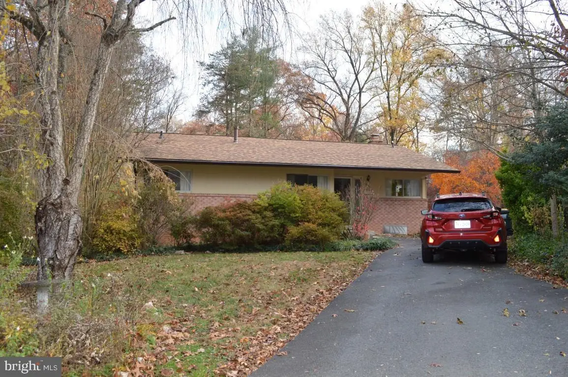 7853 Glenister Dr, Springfield, VA 22152 - #1