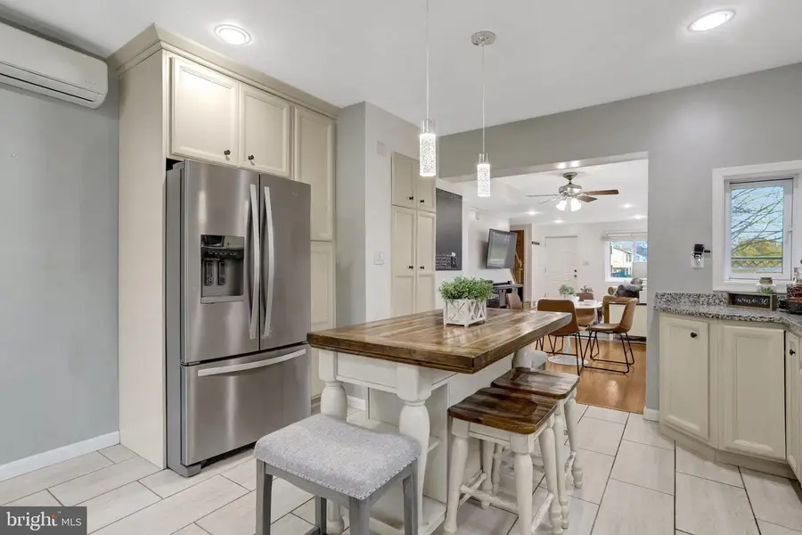 6828 Kenyon Dr, Alexandria, VA 22307 - Image #3