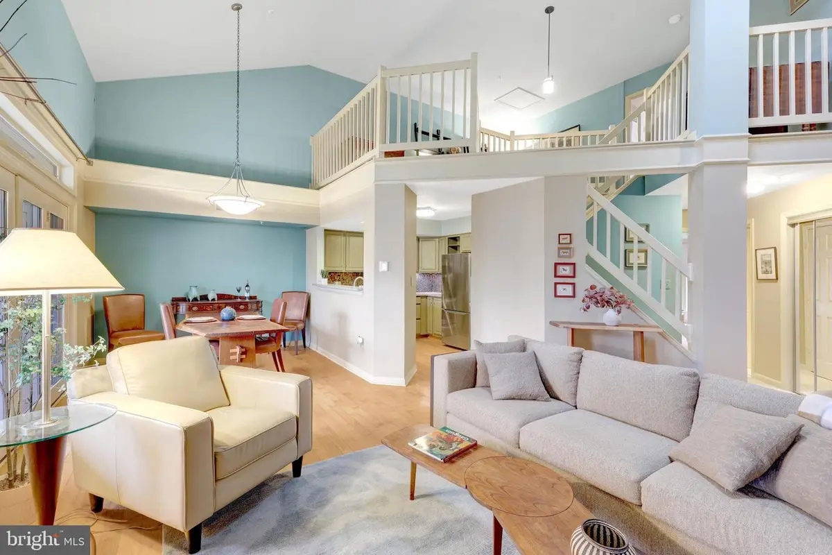 1334 Garden Wall Cir #"e", Reston, VA 20194 - Image #1