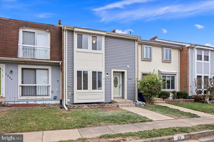 1062 Knight Ln, Herndon, VA 20170 - Image #2