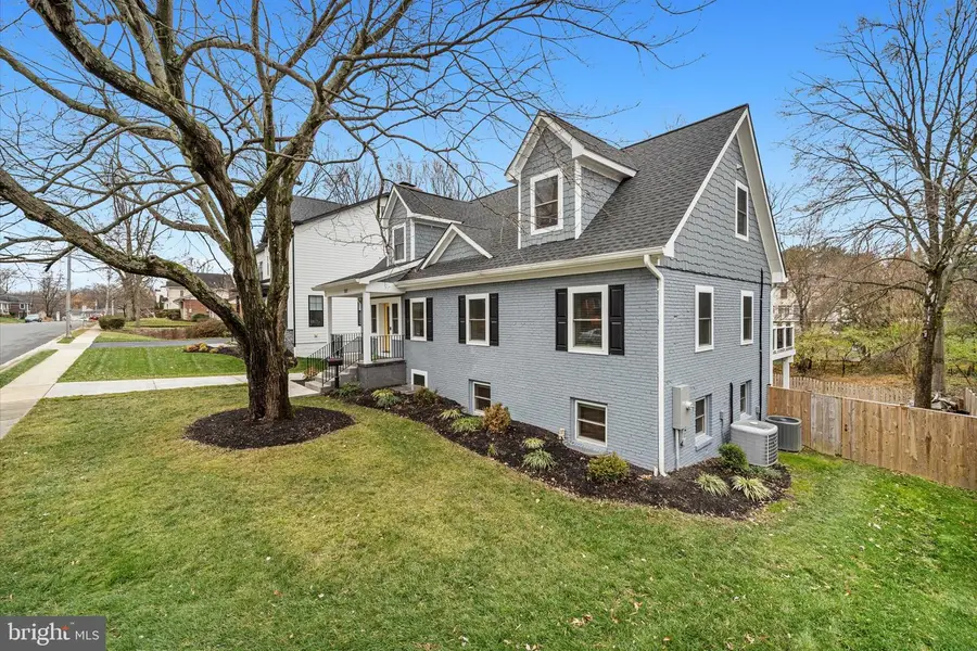 707 Meadow Ln Sw, Vienna, VA 22180 - Image #3