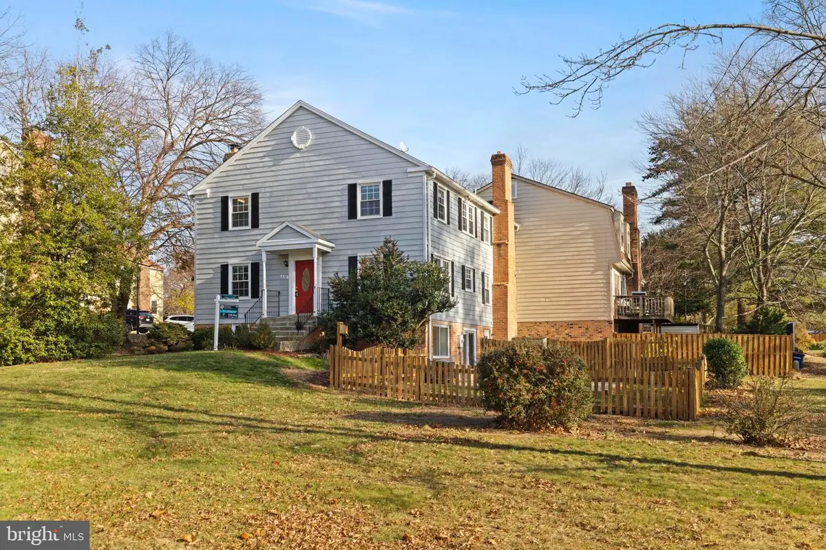359 Linden Ct, Herndon, VA 20170 - Image #1