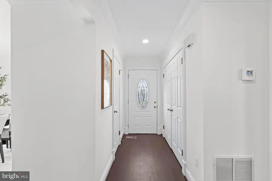 359 Linden Ct, Herndon, VA 20170 - Image #2