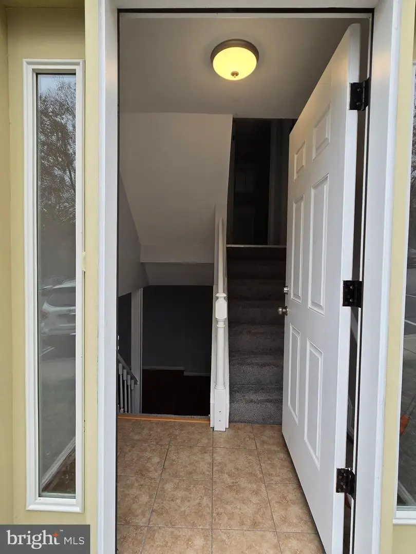 9812 Hagel Cir, Lorton, VA 22079 - Image #2