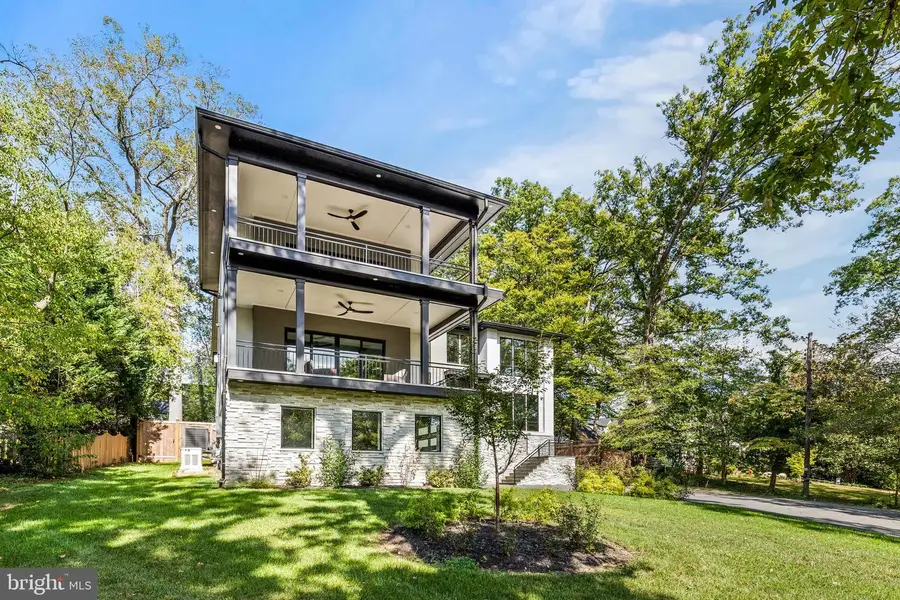 6884 Churchill Rd, McLean, VA 22101 - Image #3