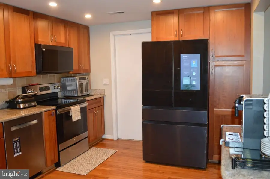 913 Moorefield Hill Grv Sw, Vienna, VA 22180 - Image #2