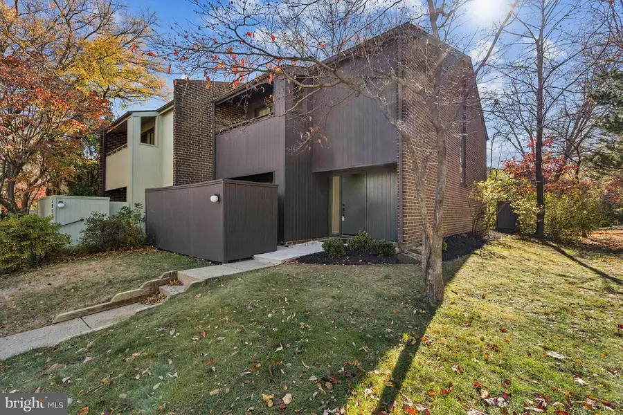 2015 Wethersfield Ct, Reston, VA 20191 - Image #2