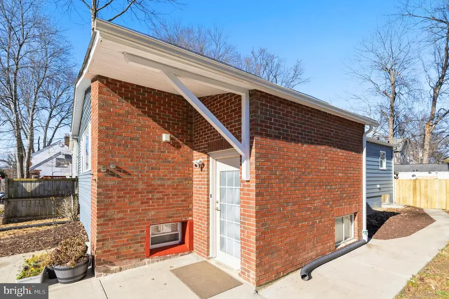 2914 Douglas St, Alexandria, VA 22306 - #3