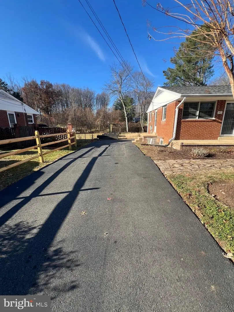 401 Moorefield Rd Sw, Vienna, VA 22180 - Image #2