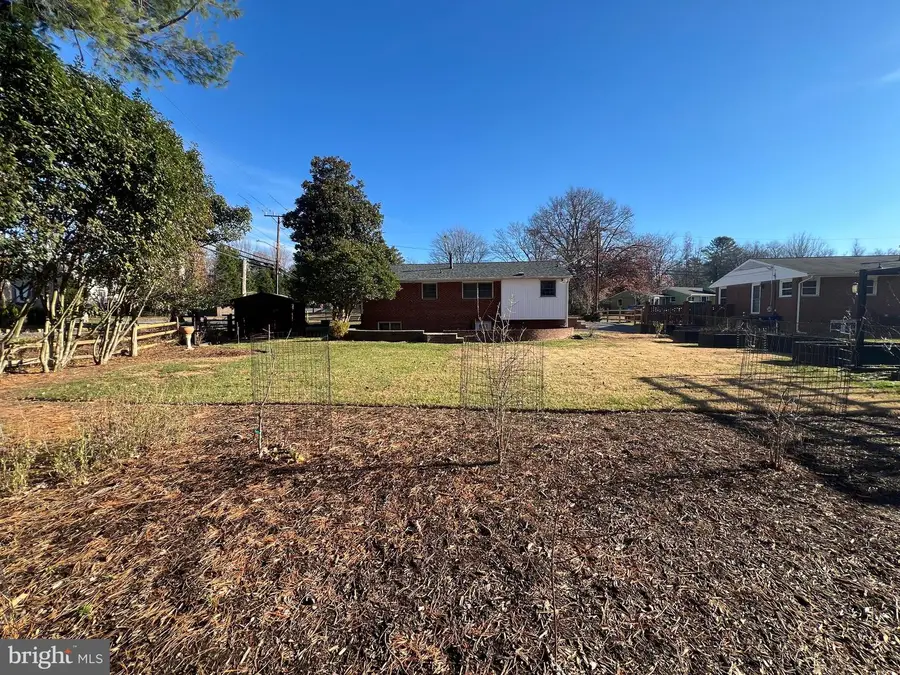 401 Moorefield Rd Sw, Vienna, VA 22180 - Image #3