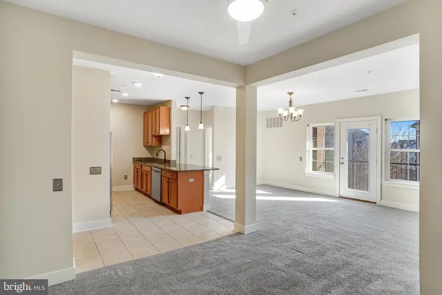 9523 Bastille St #207, Fairfax, VA 22031 - Image #2
