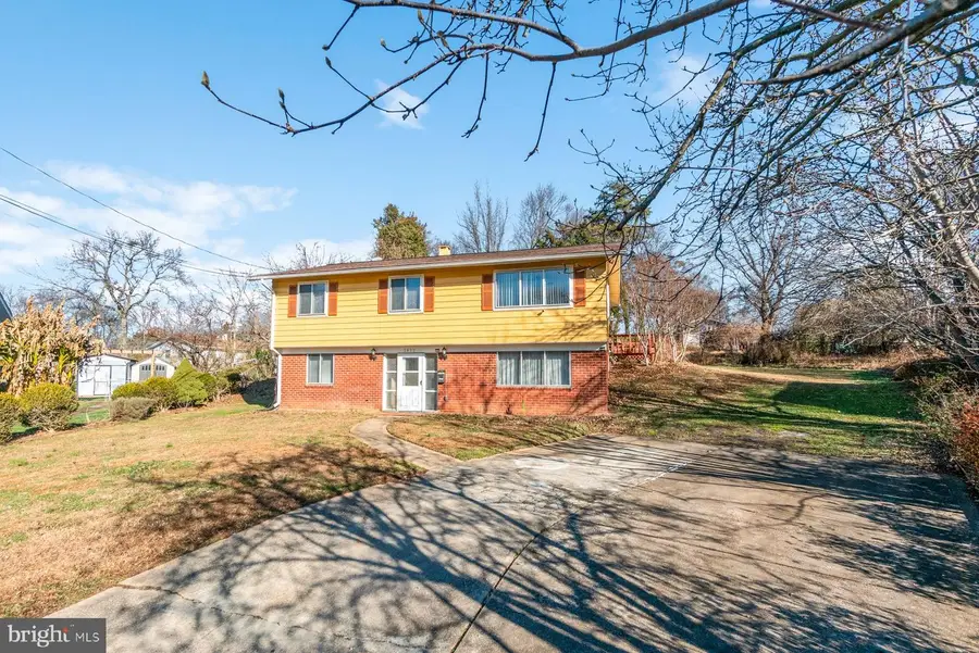 7852 Oreana Dr, Annandale, VA 22003 - Image #2