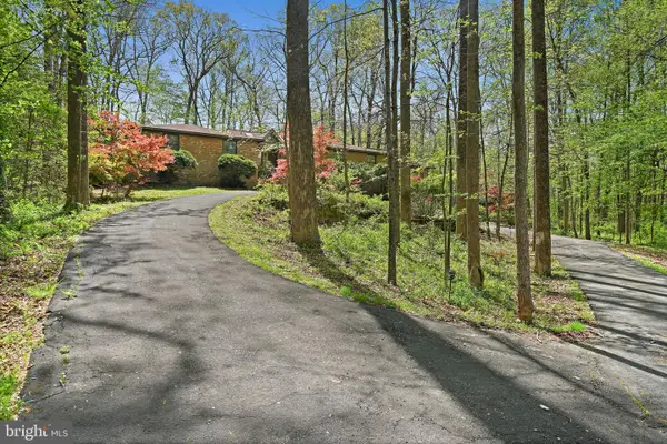 951 Captain Hickory Dr, GREAT FALLS, VA 22066