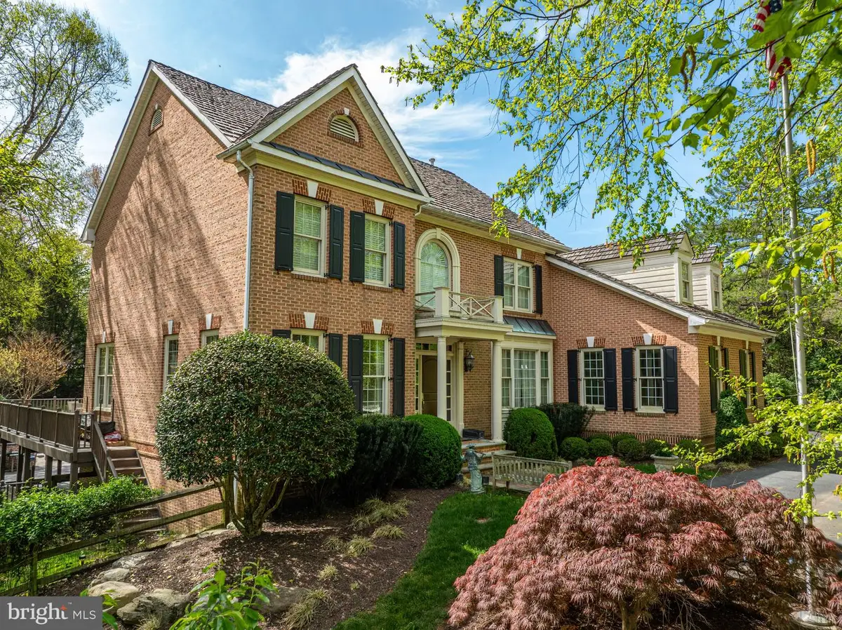 801 Olde Georgetown Ct, Great Falls, VA 22066 - #1