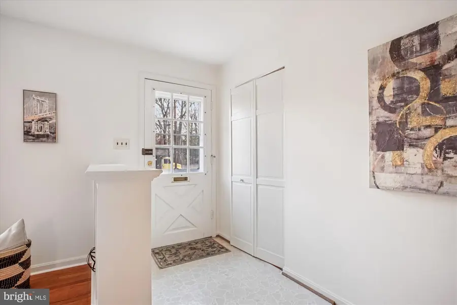 8928 Cheltonham Pl, Annandale, VA 22003 - Image #2