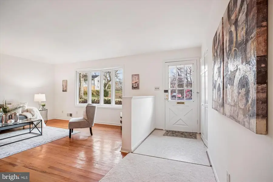 8928 Cheltonham Pl, Annandale, VA 22003 - Image #3