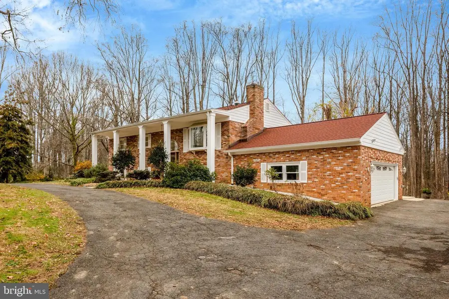 5300 Summit Dr, Fairfax, VA 22030 - Image #3