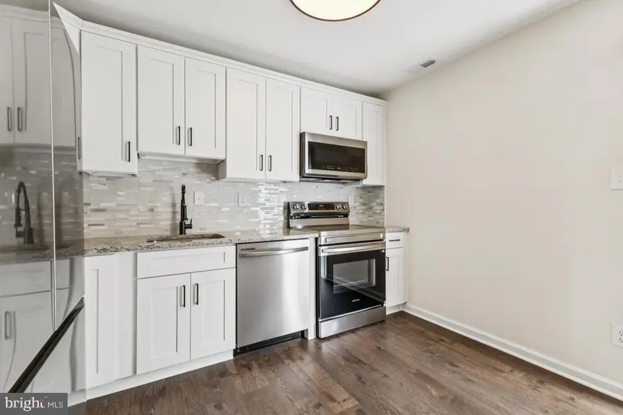 13723 Autumn Vale Ct, Chantilly, VA 20151 - Image #2