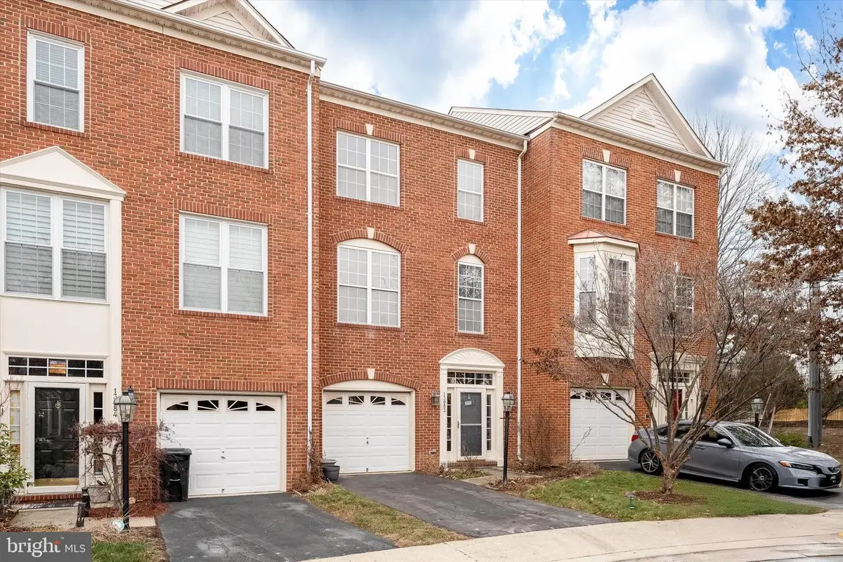13082 Park Crescent Cir, Herndon, VA 20171 - Image #1