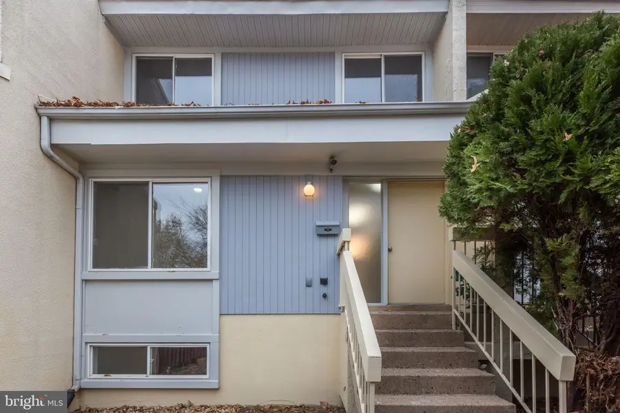 2394 Southgate Sq, Reston, VA 20191 - Image #2