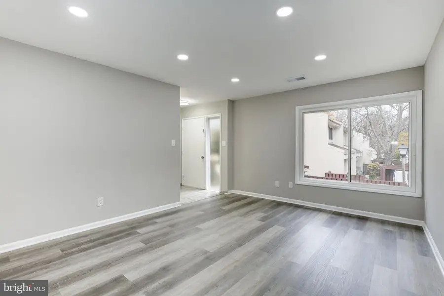 2394 Southgate Sq, Reston, VA 20191 - Image #3