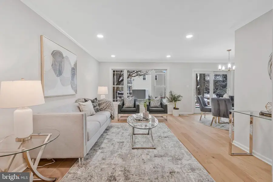 1828 Saint Roman Dr, Vienna, VA 22182 - Image #3