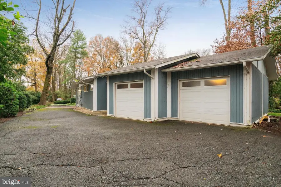 2406 Brentwood Pl, Alexandria, VA 22306 - Image #2