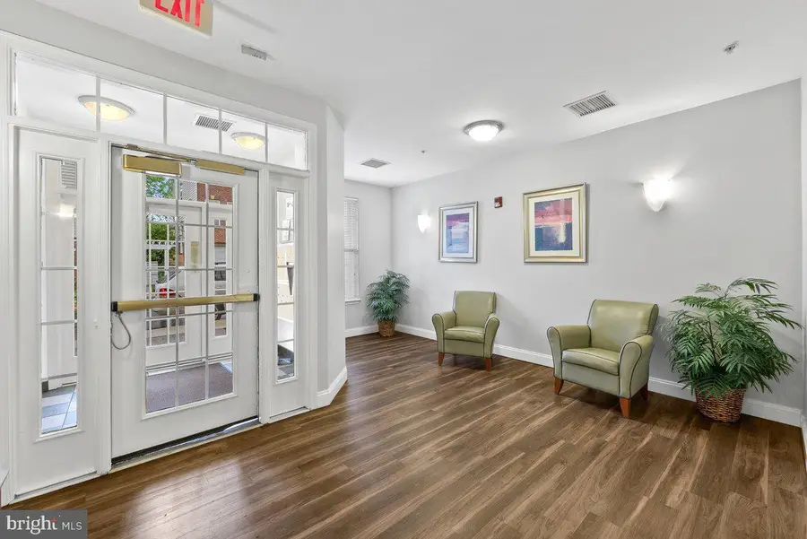 11565 Cavalier Landing Ct #202, Fairfax, VA 22030 - Image #2